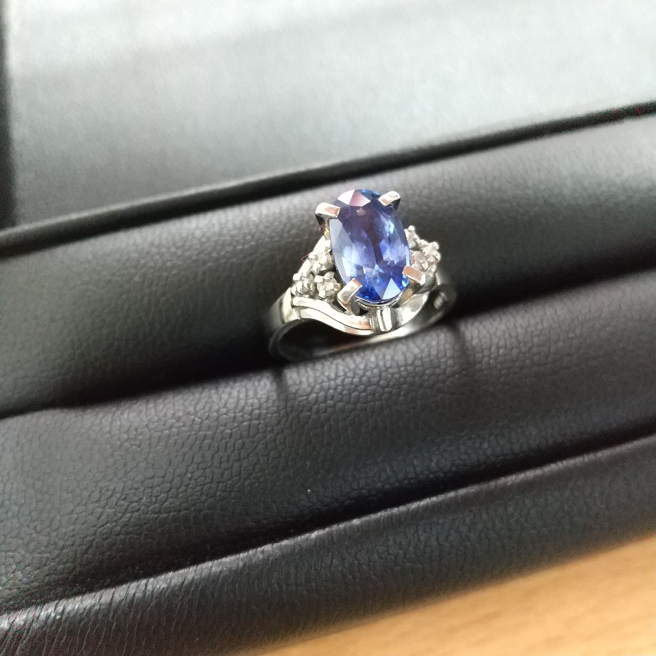 【宝石】プラチナ900サファイヤダイヤリングをお買取り致した。